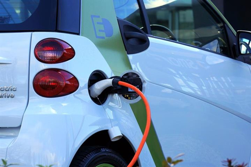 Más de 1.000 gasolineras deberán ofrecer servicios de recarga para vehículos eléctricos