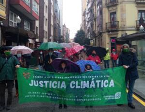 Asturies se tiñe de verde contra la contaminación industrial y por una transición ecológica justa