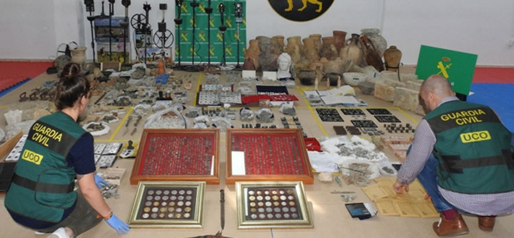 La Guardia Civil detiene a diez personas dedicadas al expolio, falsificacin y venta de bienes arqueolgicos