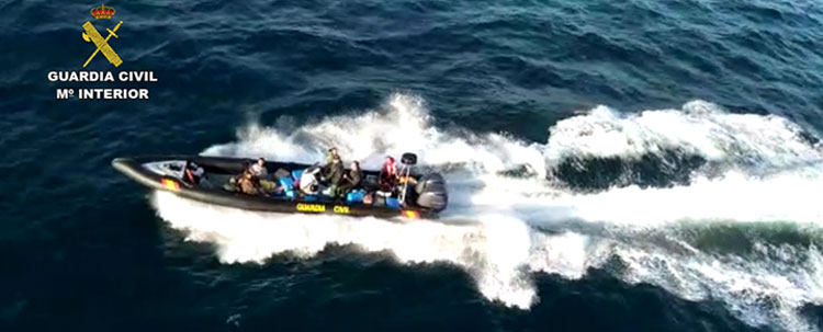 La Guardia Civil interviene en Huelva ms de tres toneladas de hachs tras una intensa persecucin en alta mar
